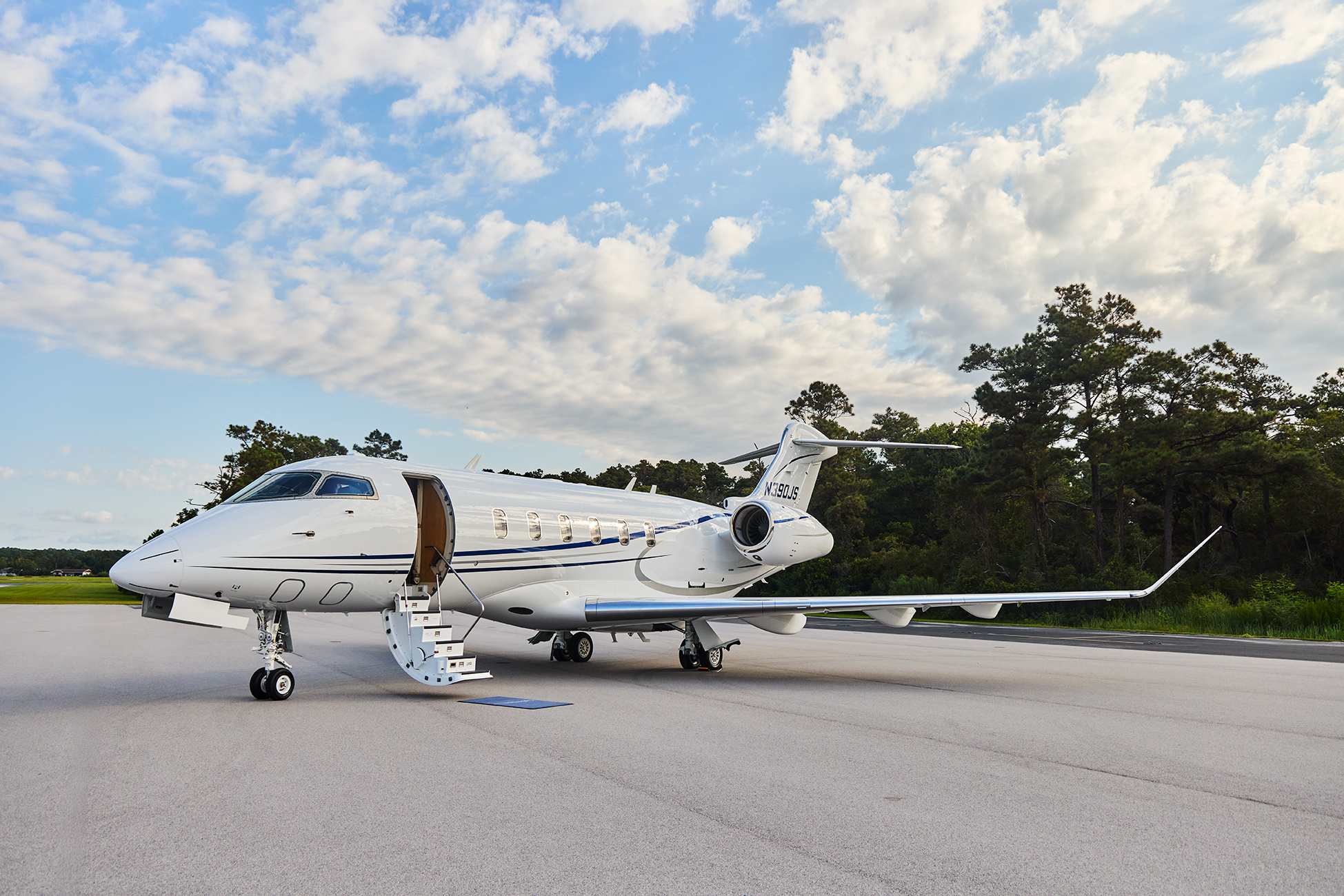 Challenger 350 on ramp with door open under blue sky