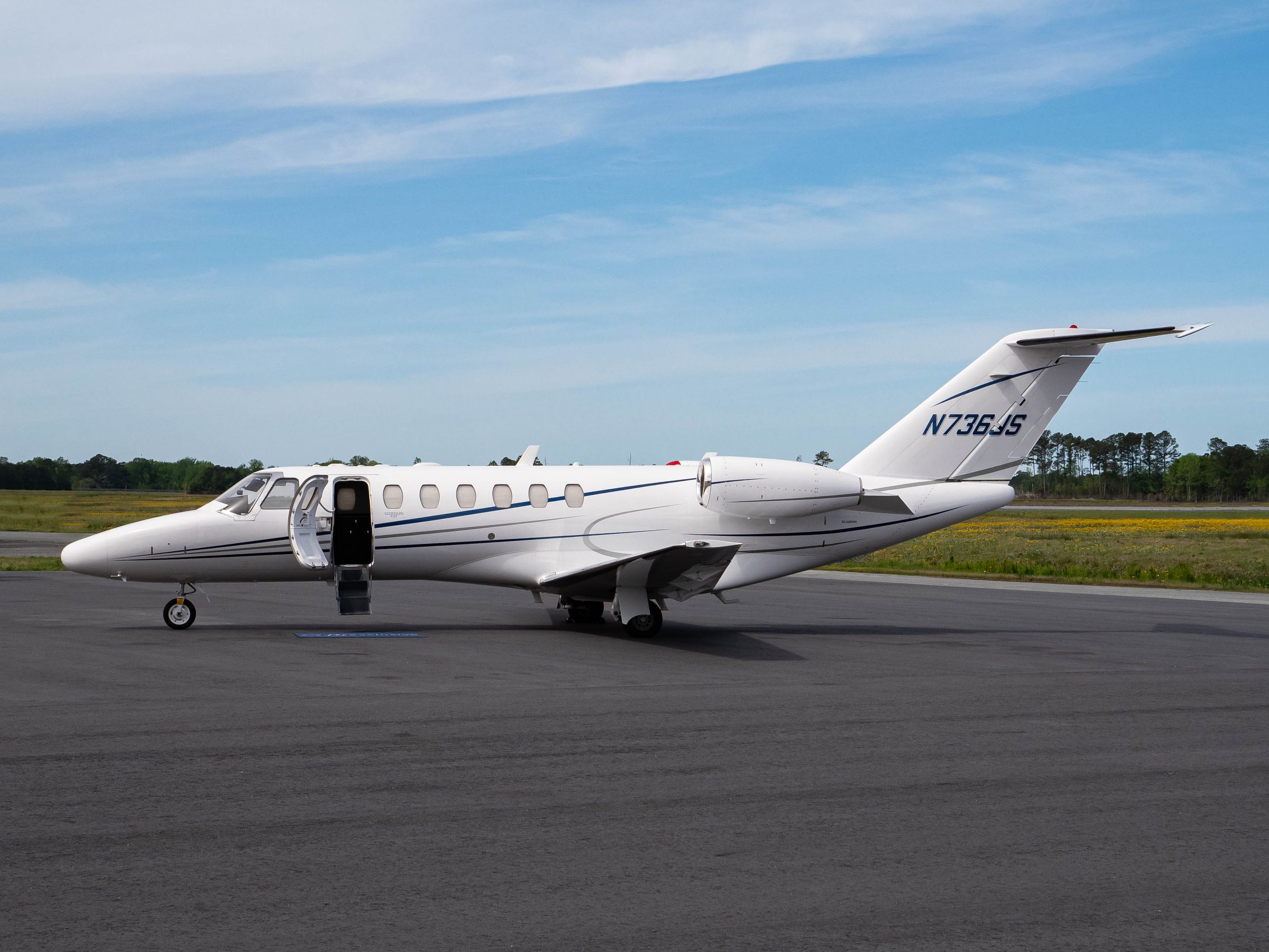 A flyExclusive Citation CJ3+ on the ramp with the airstairs down