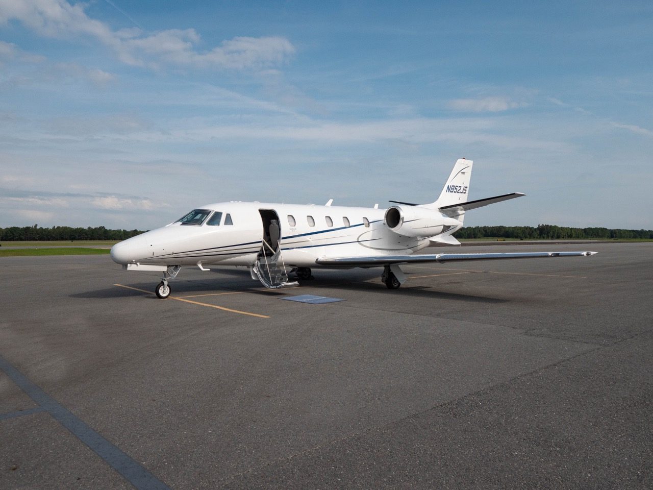 A flyExclusive Citation Excel on the ramp with the airstairs down